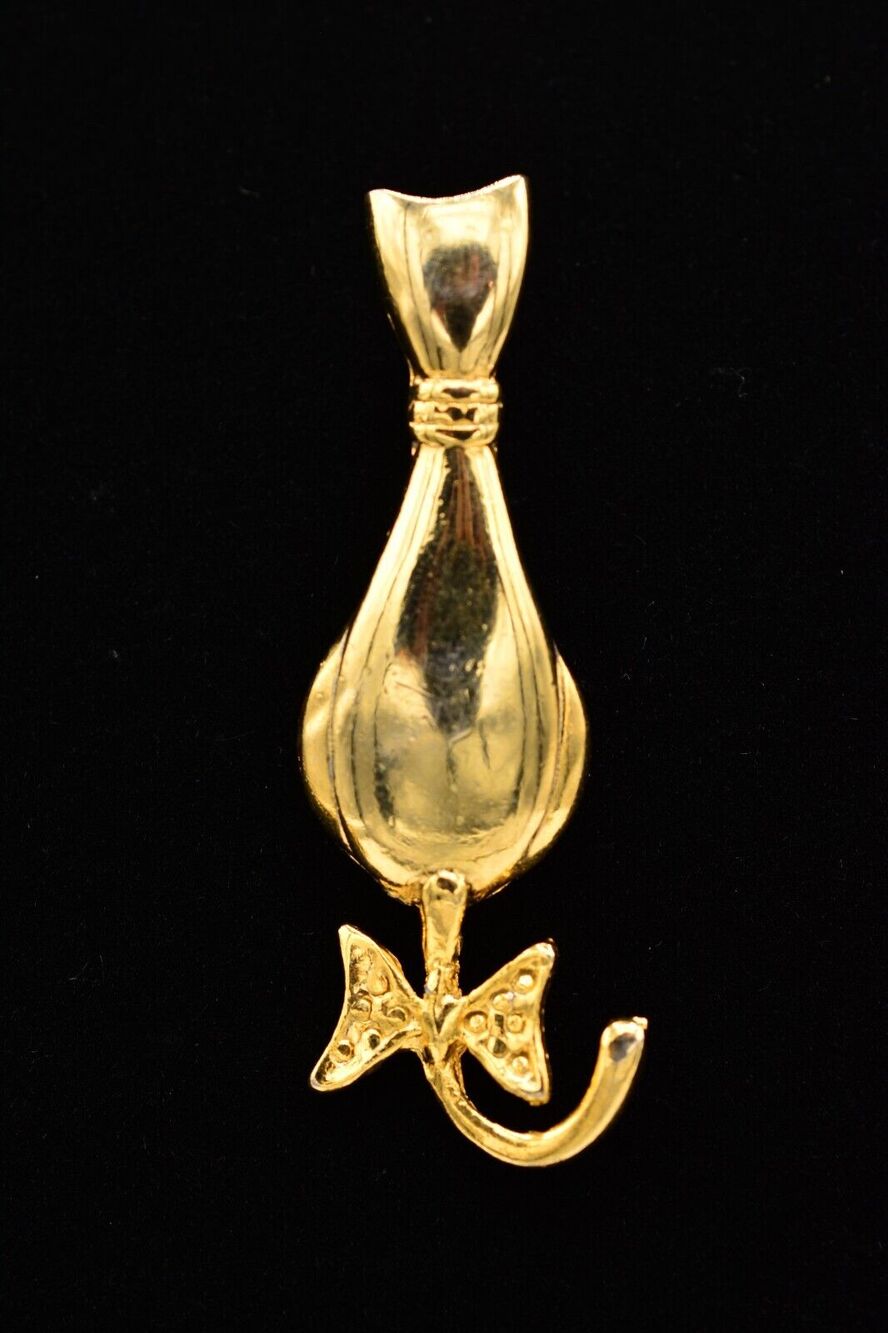 Vintage Sitting Pretty Cat Pin Brooch Bow Shiny Gold Tone Polished NOS 80s BinA5